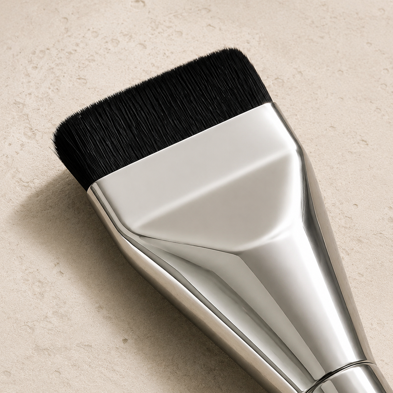 THE FLAT-TOP COMPLEXION BRUSH - Image 1