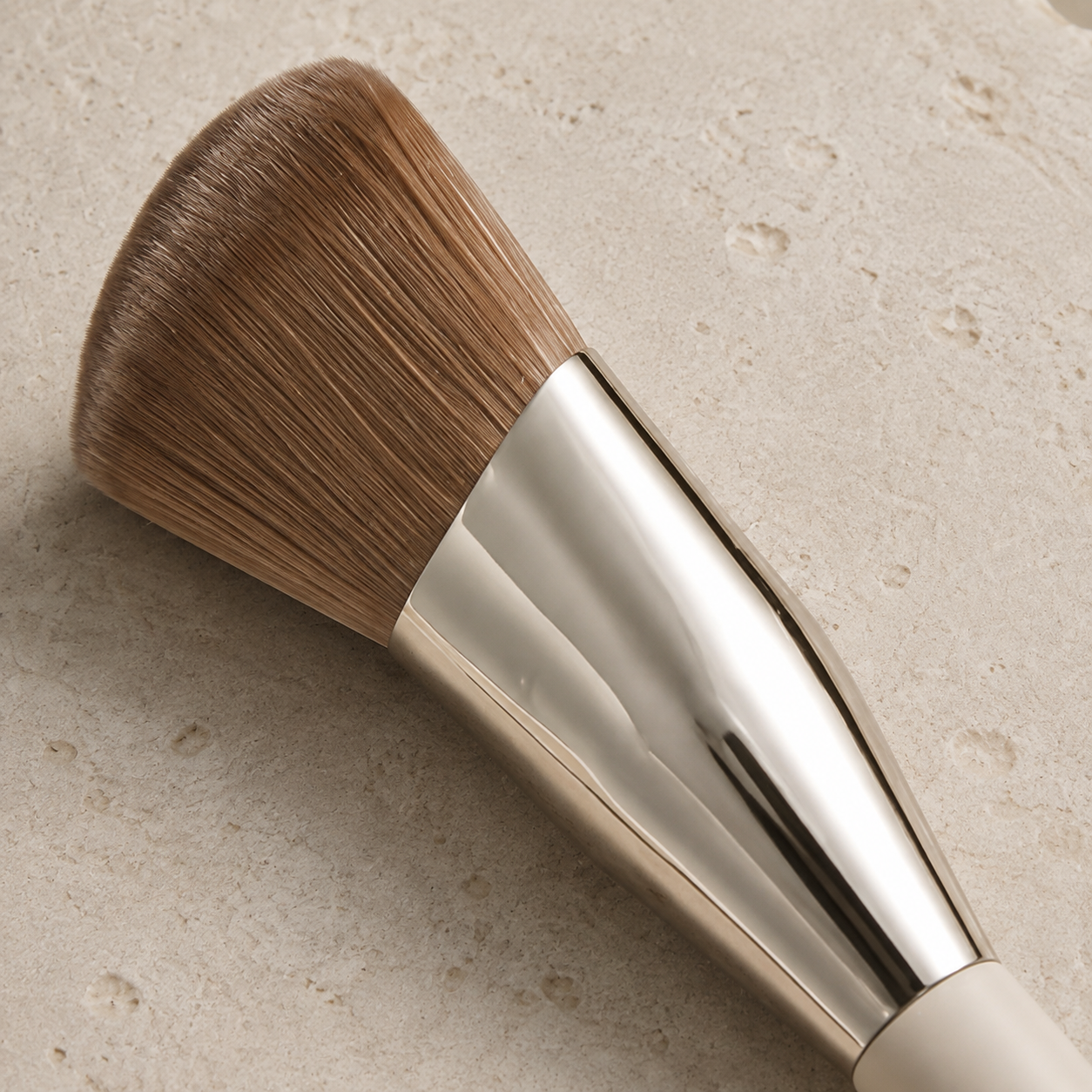 Diamond Complexion Brush - Image 1